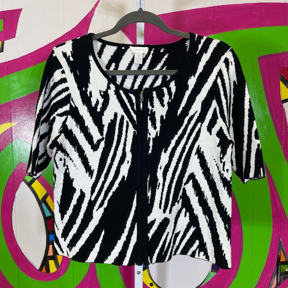Chico's, Abstract Print Zip Up Half Sleeve Cardigan. Size 1(M/8). Excellent cond